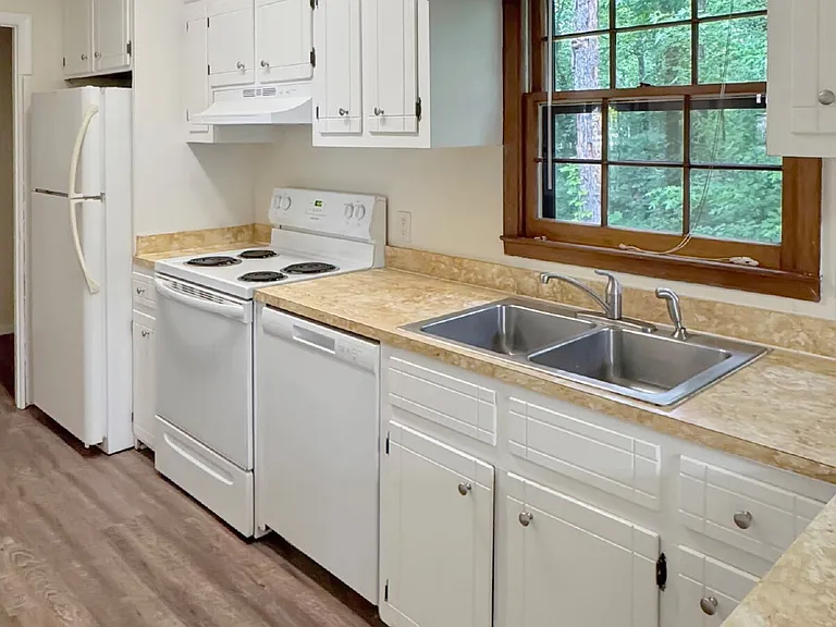 3633 Oakland Ln — Photo 3