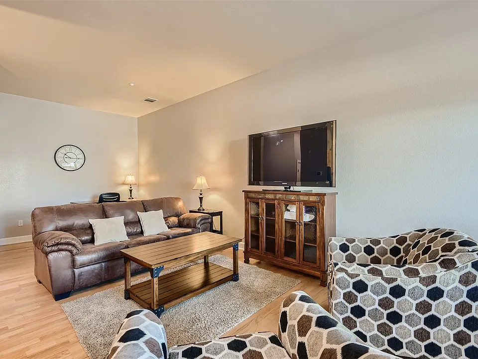 5677 S Park Pl #109-B