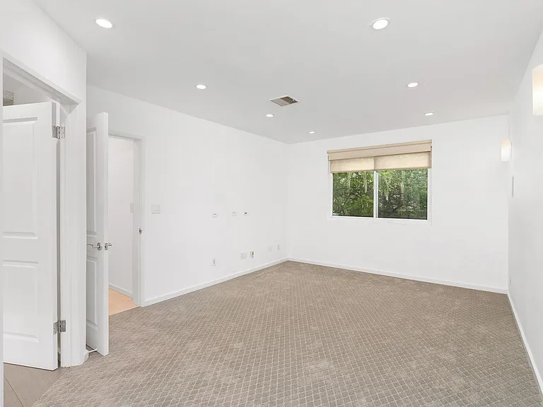10645 Wilshire Blvd #101 — Photo 27