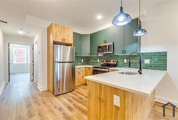 2 bed, 950 sqft, $1,550 — Photo 1