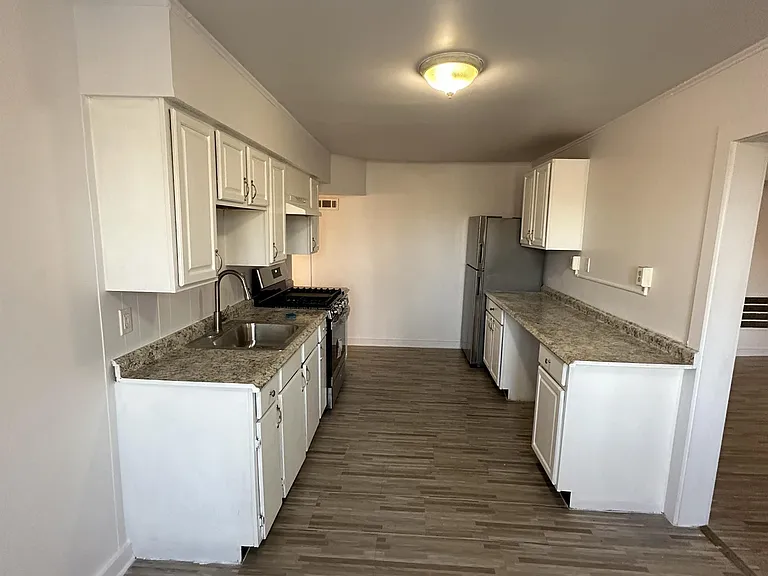 210 Derby Ave #C — Photo 9