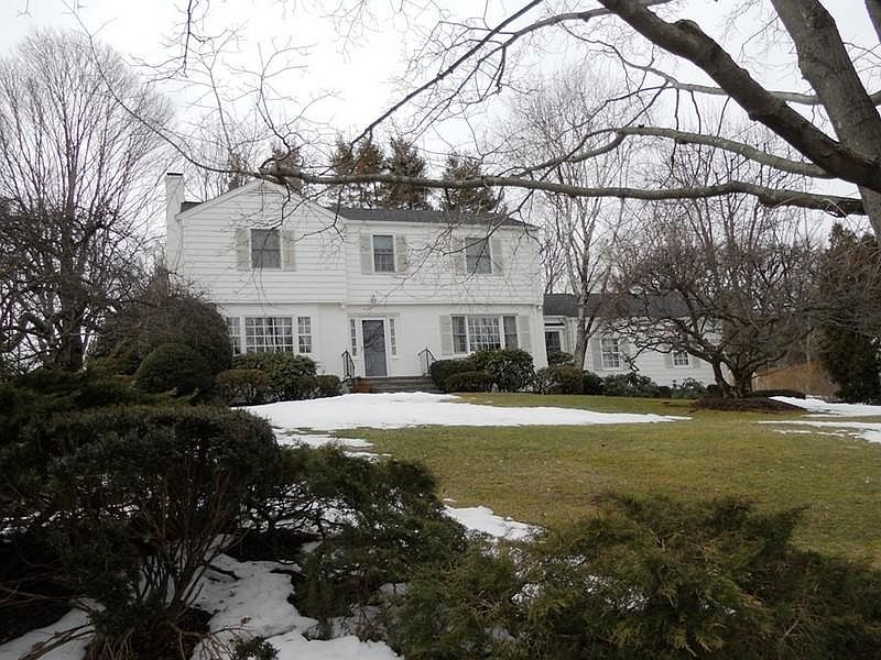 Fabulous Stately, Well Maintained
        Colonial