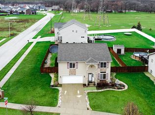 998 Ian Dr, Hobart, IN 46342