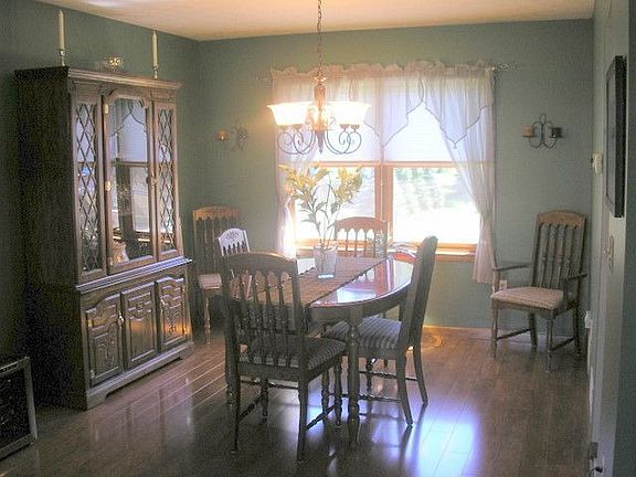 Dining room with new flooring