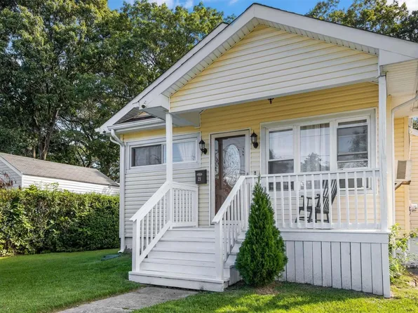 21 Homestead Avenue, Port Jefferson Station, NY 11776