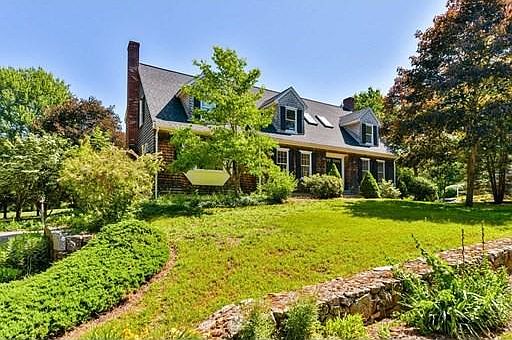 1st image of 4 Wisteria Dr