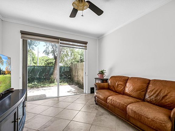 4th image of 15037 SW 50th Ct