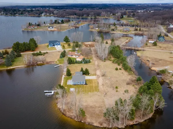 2007 Channel Dr W, Weidman, MI 48893