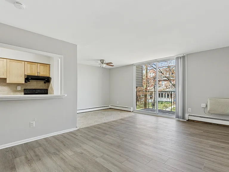 450 Green Apartments — Photo 4