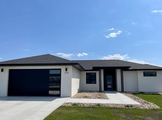 328 E Blue Bell Dr, Brookings, SD 57006