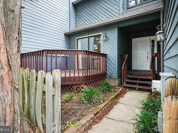 3rd image of 8 Foxtail Ct