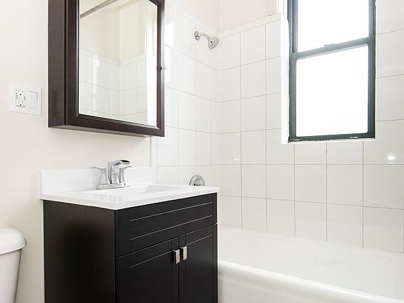 2nd image of 3845 N Greenview Ave #38453N1
