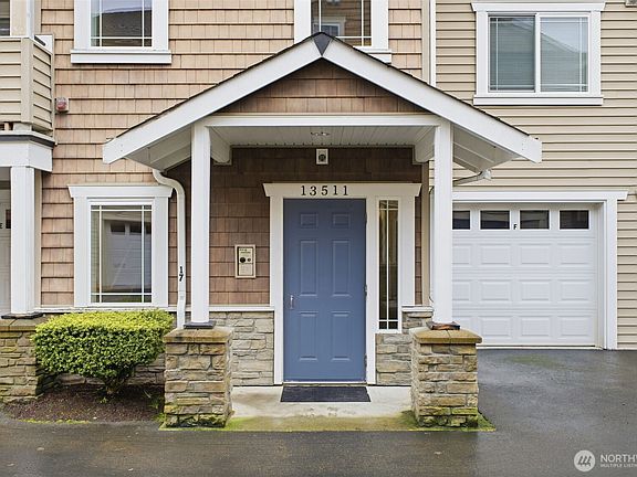 2nd image of 13511 97th Avenue E #202