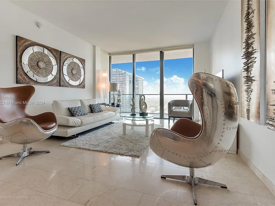 68 SE 6th St #3306