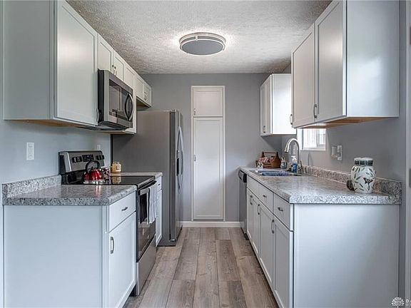 5th image of 2087 Fairknoll Dr