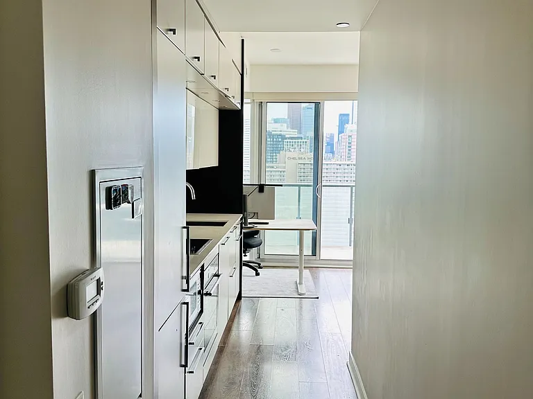 15 Grenville St #2103 — Photo 6