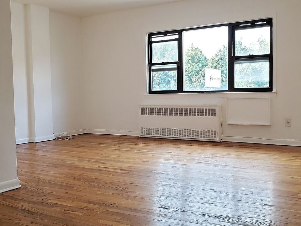 1st image of 16304 Crocheron Ave APT 2B