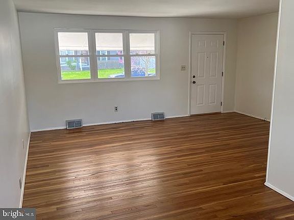 4th image of 1209 Cedarcliff Dr