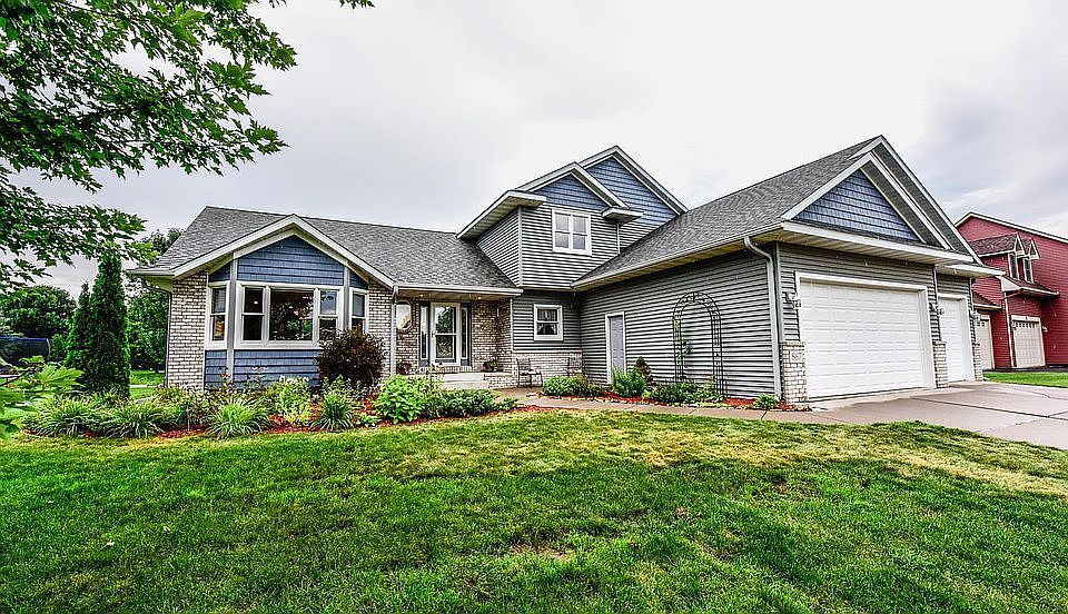2nd image of 867 S Park Dr