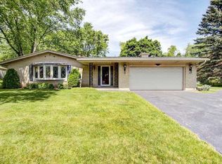 N68W15086 Prudence Dr, Menomonee Falls, WI 53051