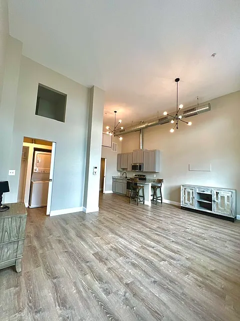 Studio, 438 sqft, $1,295 — Photo 3
