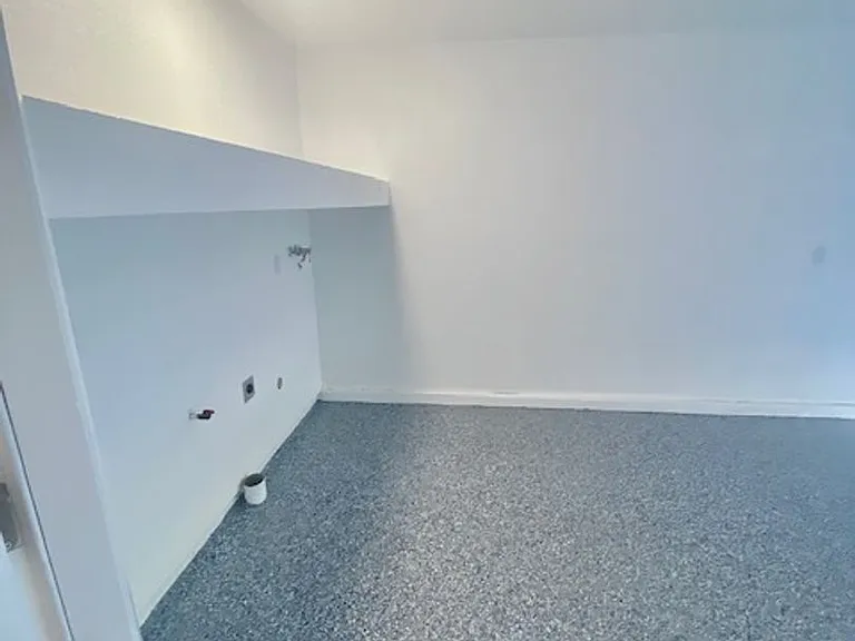 Oak Park Village Apartments — Photo 31