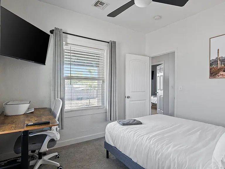 1632 E Adams St — Photo 16