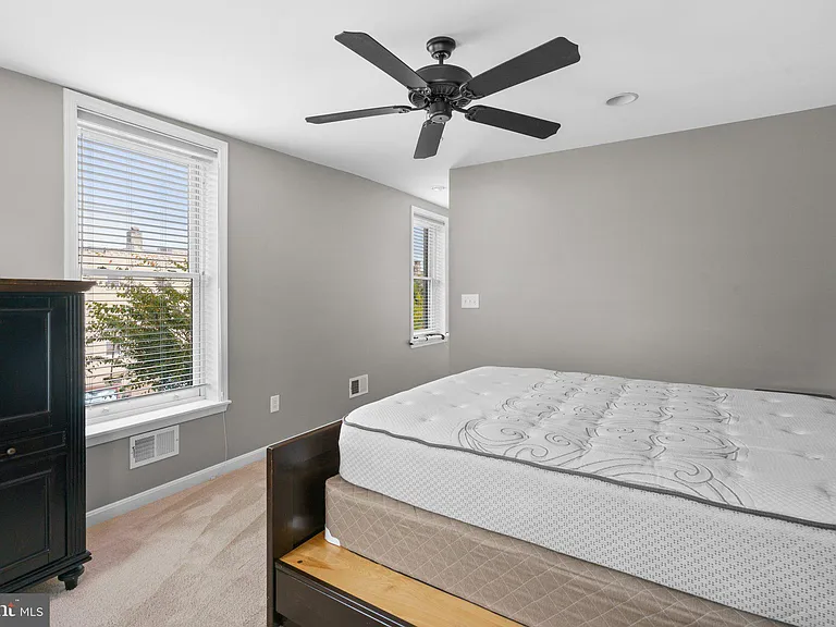 300 S Robinson St — Photo 23