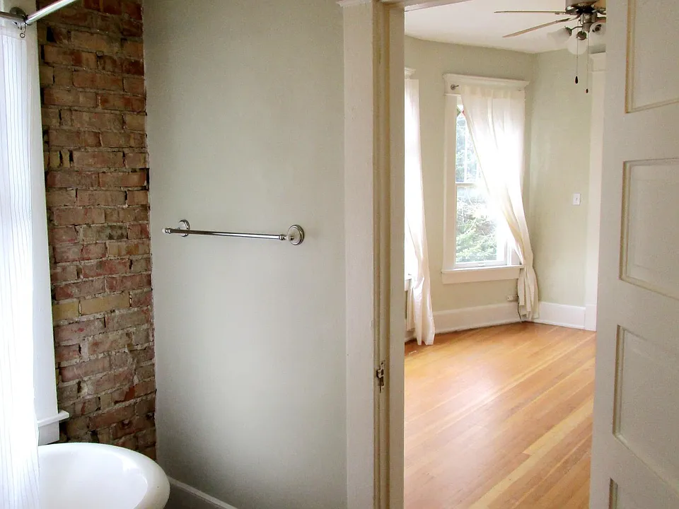 851 E 3rd Ave #4