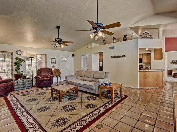 3rd image of 5264 E Catalina Ave