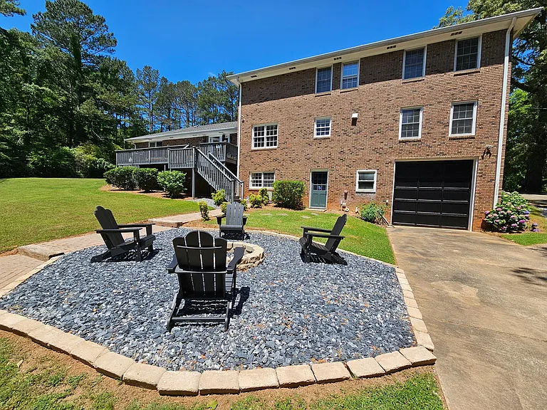 Fire pit area (no firewood provided)