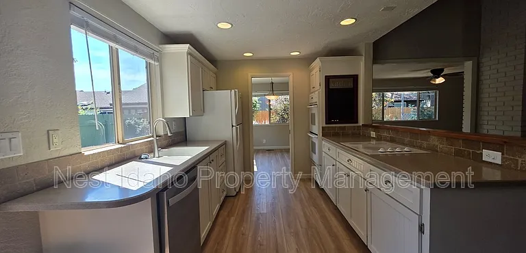 10127 W Springdale Ct — Photo 3