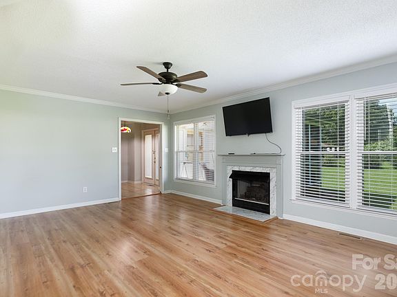 4th image of 2213 Eastview Rd
