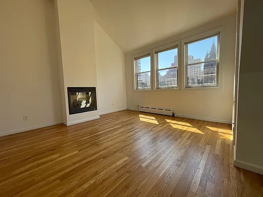 Rented by Bond New York | media 1