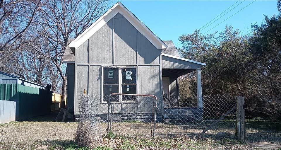 2nd image of 111 N Draper Ave