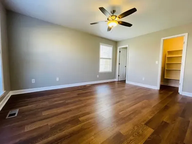 1107 McDonough Cir — Photo 4