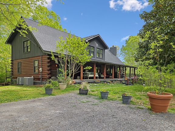 3rd image of 5617A Pinewood Rd