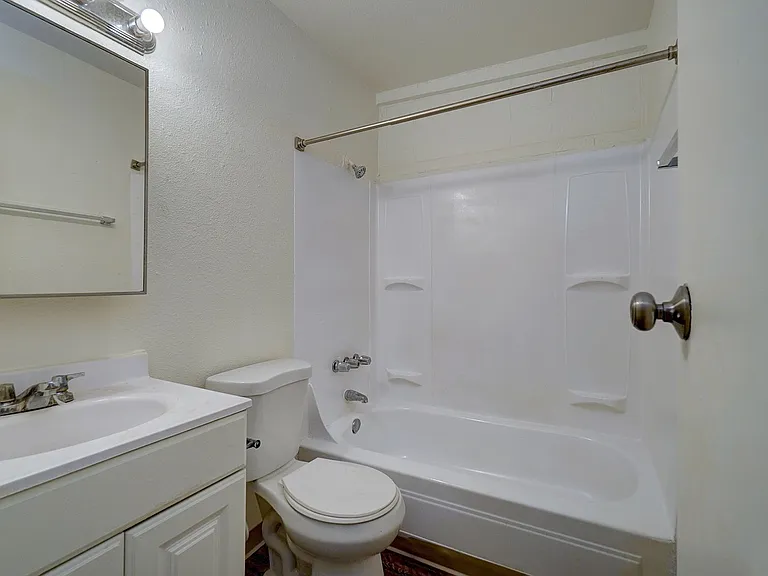 1841 S Irving Ave — Photo 11