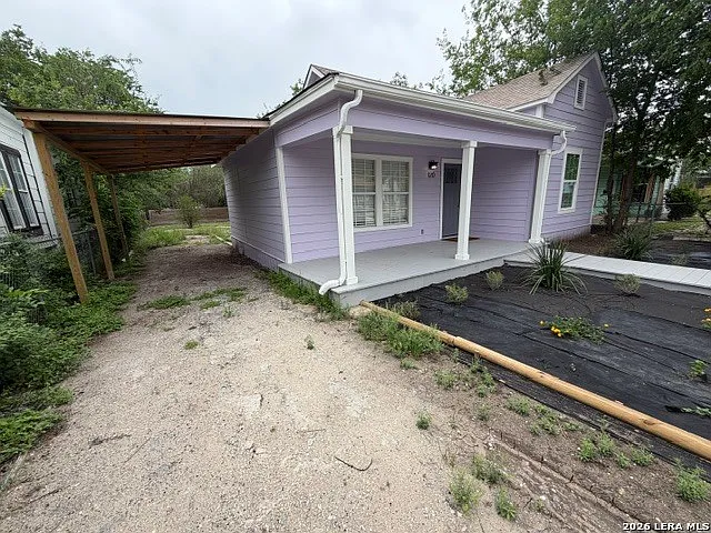 2 bed, 1.0 bath, 776 sqft, $1,525 — Photo 2