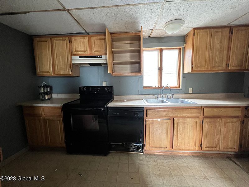 2nd image of 92 Saunders Street