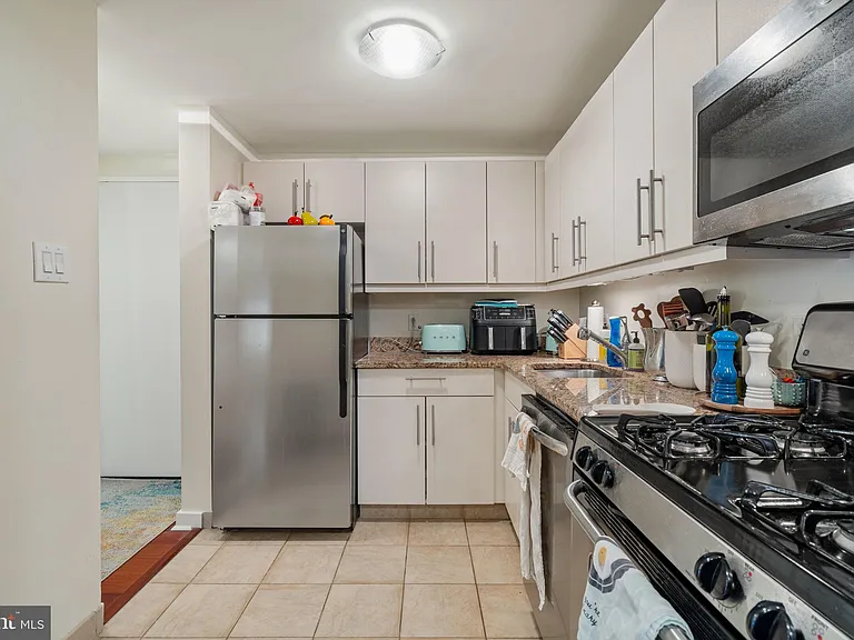 219 S 18th St #29-1016 — Photo 7