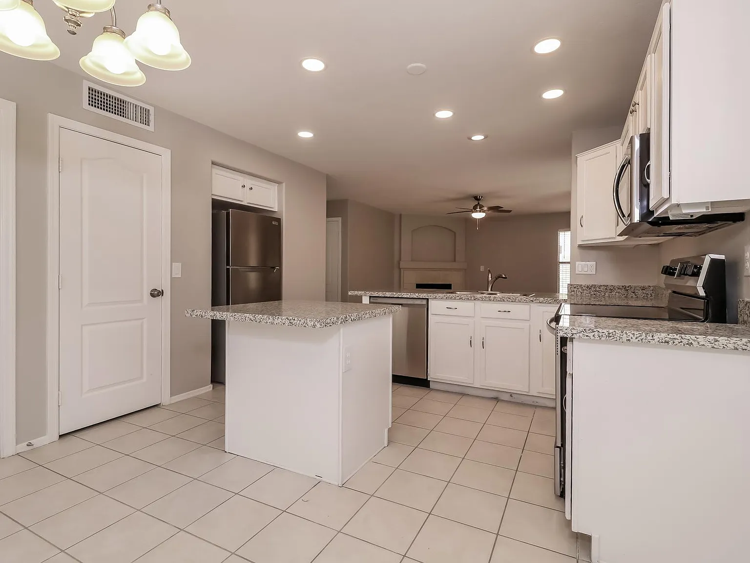 12825 W Roanoke Ave — Photo 4