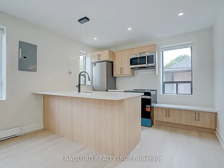 240 Durie St #201 — Photo 8