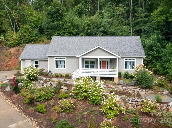 209 Patriots Dr, Asheville, NC 28805