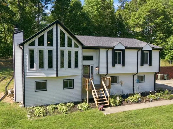 160 Puck Ln, Thomasville, NC 27360