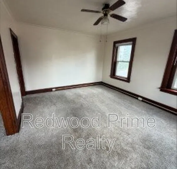 117-119 S Lloyd St #3 — Photo 5