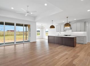 595 Legacy Dr, Waterloo, IL 62298