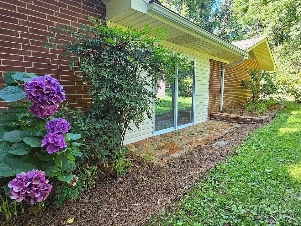 7021 Linda Lake Dr, Charlotte, NC 28215 | Zillow