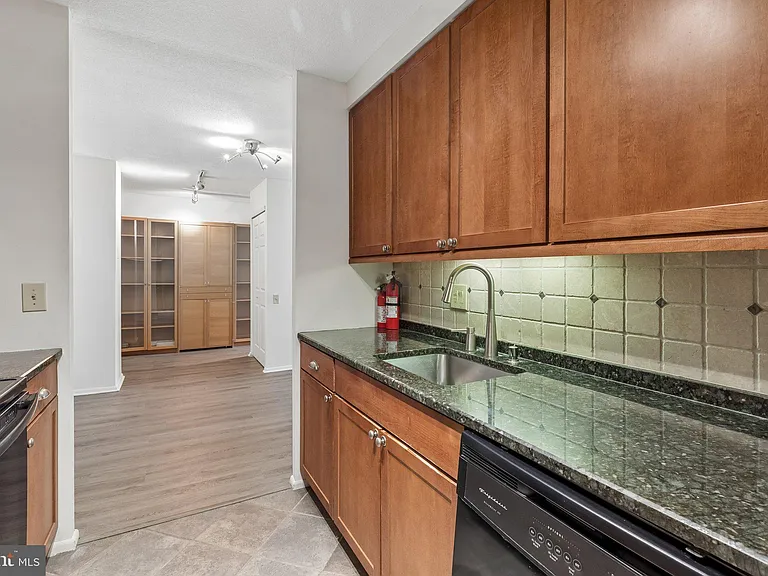 1420 Locust St #23E — Photo 9