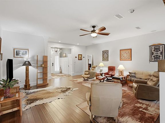 5th image of 3108 Turner St
